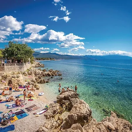 Beautiful In With Sauna, 3 Bedrooms And Wifi Appartamento Novi Vinodolski