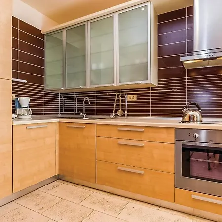 Beautiful In With Sauna, 3 Bedrooms And Wifi